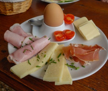 Frühstück im Café Nest in Wien