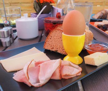 Frühstück im Seecafé in Podersdorf