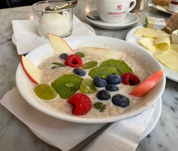 Frühstück im Café Eiles in Wien