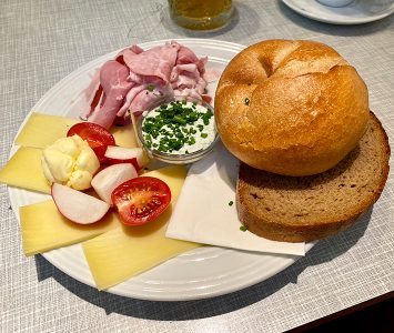 Frühstück in der Vollpension in Wien