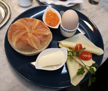 Frühstück im Kleines Wiener Café in Wien