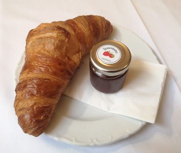 Frühstück im Café Frauenhuber in Wien