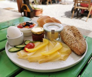 Frühstück in der Bauernspeis in Wagram an der Donau