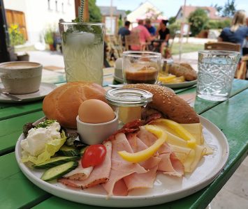 Frühstück in der Bauernspeis in Wagram an der Donau